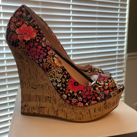 Pink Multi Floral Cork Wedge Shoes, Madison by Shoedazzle, Heather Size 7.5 - Picture 6 of 6